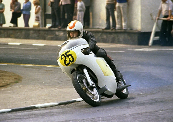 Brian Garratt (Suzuki spl) 1975 Senior Manx Grand Prix