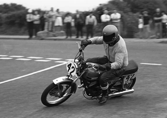 Framed Print : Brian Harrison (Yamaha) 1975 Jurby Road Framed Print : Brian Harrison (Yamaha) 1975 Jurby Road