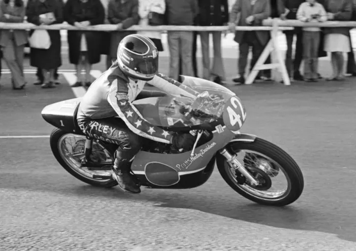 Framed Print : Brian Hussey (Harley Davidson) 1975 Lightweight TT Framed Print : Brian Hussey (Harley Davidson) 1975 Lightweight TT