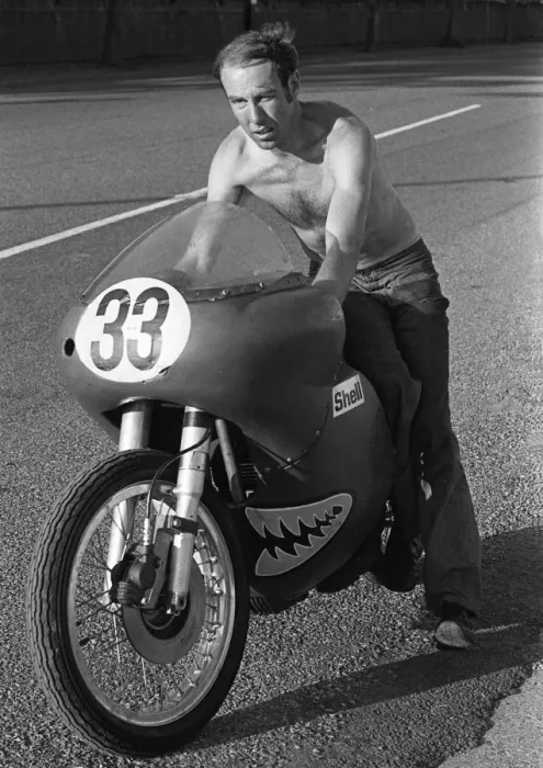 Framed Print : Brian Hussey (Norton) 1973 Senior Manx Grand Prix Framed Print : Brian Hussey (Norton) 1973 Senior Manx Grand Prix