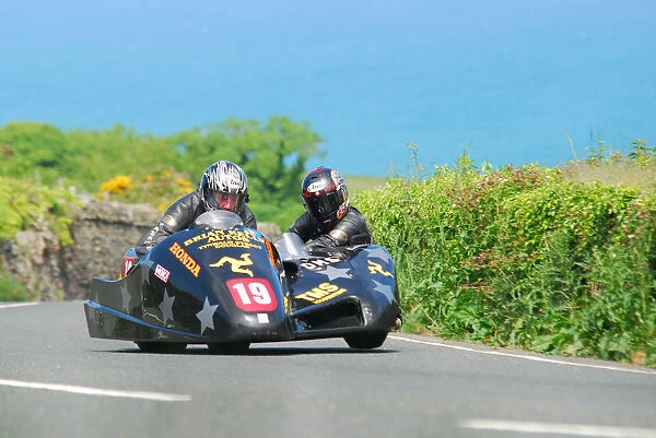 Brian Kelly & Dicky Gale (DMR Honda) 2010 Sidecar TT
