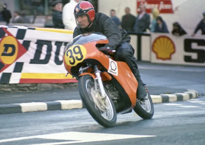 Framed Print : Brian Lee (Aermacchi) 1972 Senior TT Framed Print : Brian Lee (Aermacchi) 1972 Senior TT