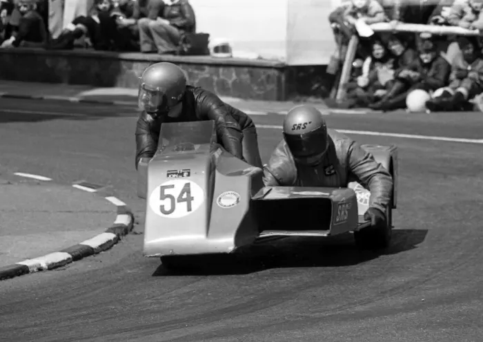 Framed Print : Brian Mee & Colin Taylor (SRS Konig) 1975 500cc Sidecar TT Framed Print : Brian Mee & Colin Taylor (SRS Konig) 1975 500cc Sidecar TT
