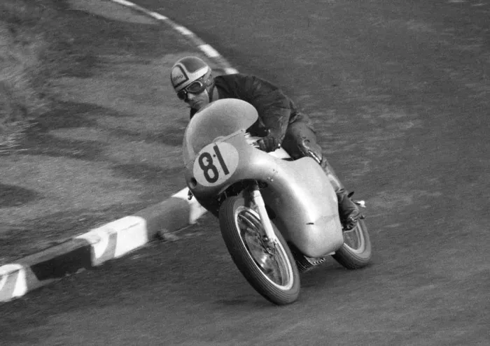 Framed Print : Brian Park (Norton) 1962 Senior Manx Grand Prix