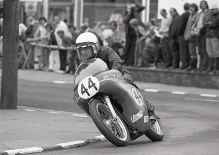 Framed Print : Brian Penfold (Kettle Norton) 1975 Senior Manx Grand Prix Framed Print : Brian Penfold (Kettle Norton) 1975 Senior Manx Grand Prix