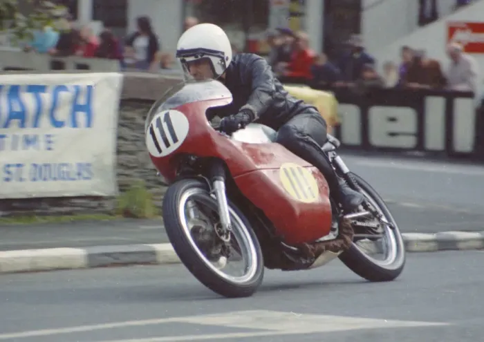 Framed Print : Brian Penfold (Norton) 1974 Senior Manx Grand Prix Framed Print : Brian Penfold (Norton) 1974 Senior Manx Grand Prix