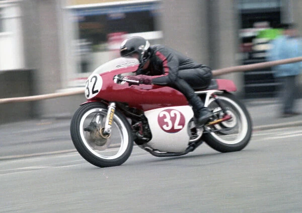 Brian Raynor (Aermacchi) 1981 Newcomers Manx Grand Prix
