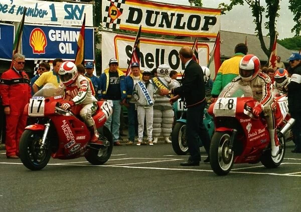 Brian Reid (Aldridge Kawasaki) and Dave Dean (Honda) 1988 Formula One TT