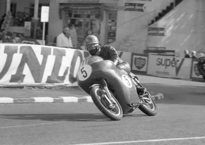 Framed Print : Brian Smith (Matchless) 1966 Senior Manx Grand Prix Framed Print : Brian Smith (Matchless) 1966 Senior Manx Grand Prix