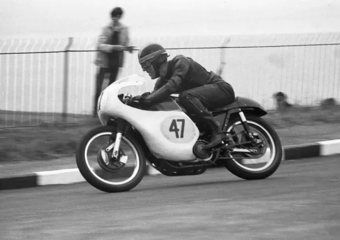 Framed Print : Brian Walmsley (Matchless) 1964 Senior TT Framed Print : Brian Walmsley (Matchless) 1964 Senior TT