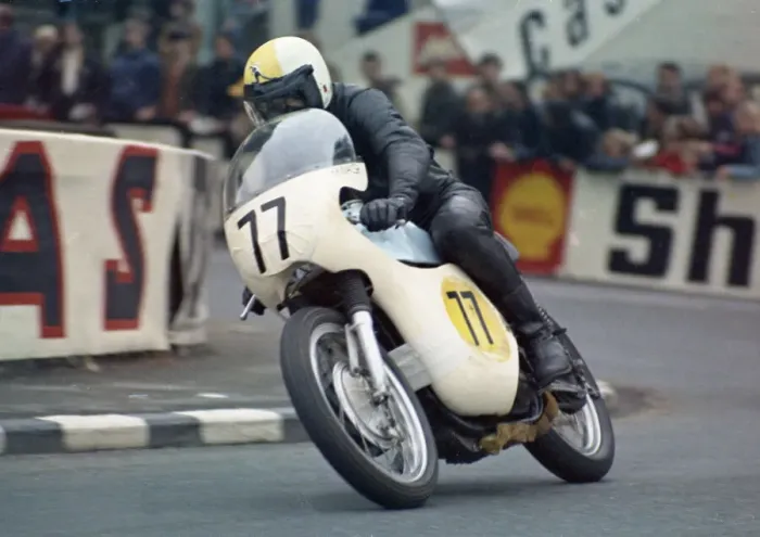 Framed Print : Brian Walsh (Norton) 1971 Senior TT Framed Print : Brian Walsh (Norton) 1971 Senior TT