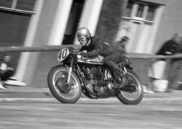 Framed Print : Brian Warburton (Norton) 1961 Senior Manx Grand Prix Framed Print : Brian Warburton (Norton) 1961 Senior Manx Grand Prix