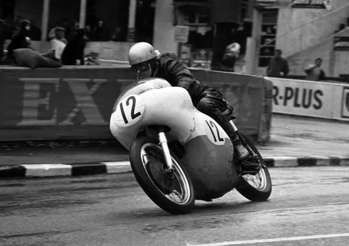 Framed Print : Brian Warburton (Norton) 1965 Senior Manx Grand Prix Framed Print : Brian Warburton (Norton) 1965 Senior Manx Grand Prix