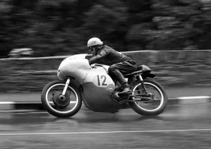 Framed Print : Brian Warburton (Norton) 1965 Senior Manx Grand Prix Framed Print : Brian Warburton (Norton) 1965 Senior Manx Grand Prix
