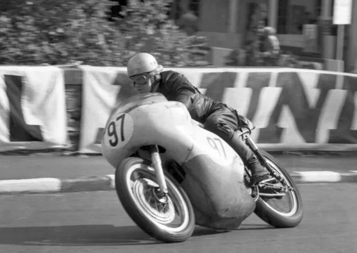 Framed Print : Brian Warburton (Norton) 1966 Senior Manx Grand Prix Framed Print : Brian Warburton (Norton) 1966 Senior Manx Grand Prix