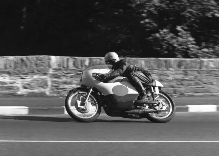 Framed Print : Brian Warburton (Yamaha) 1965 Lightweight Manx Grand Prix
