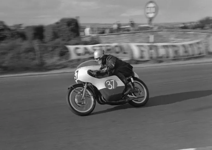 Framed Print : Brian Warburton (Yamaha) 1965 Southern 100 Framed Print : Brian Warburton (Yamaha) 1965 Southern 100
