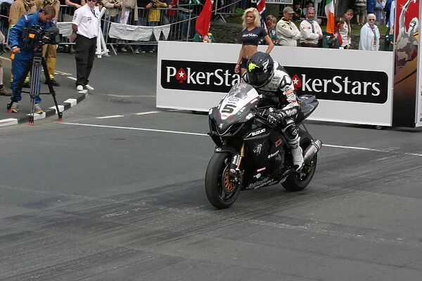 Bruce Anstey (TAS Suzuki) 2009 Superbike TT