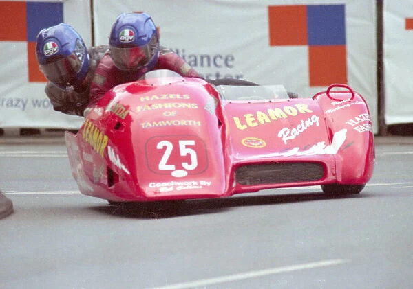 Bruce Moore & Rachel Norbury-Lea (Ireson Honda) 2000 Sidecar TT