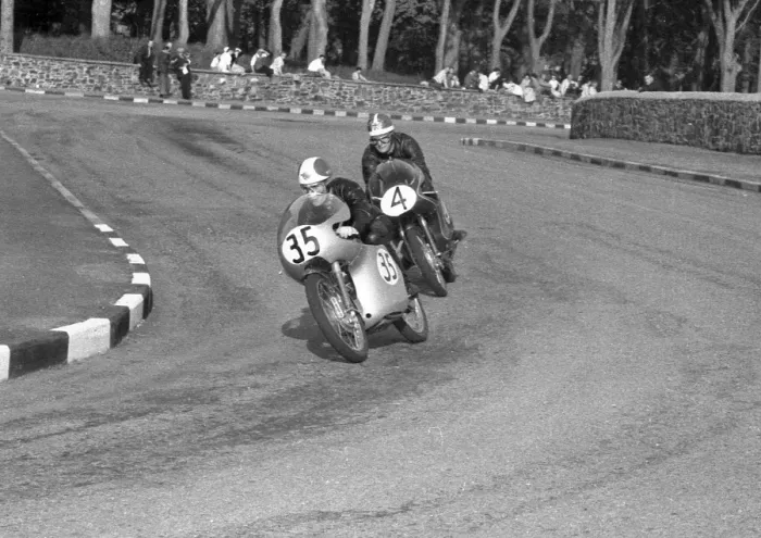 Framed Print : Bruno Spaggiari and Mike Hailwood (Ducati) 1959 Ultra Lightweight TT Framed Print : Bruno Spaggiari and Mike Hailwood (Ducati) 1959 Ultra Lightweight TT