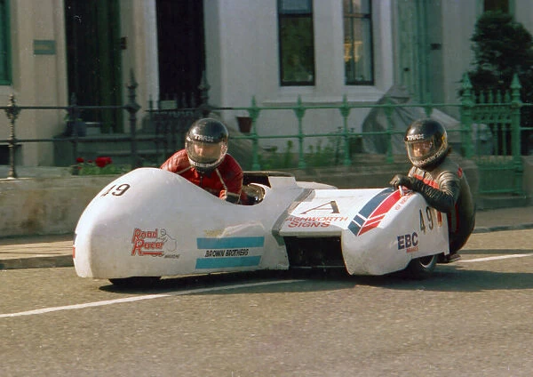 Bill Buxton & Kevin Worthington (Yamaha) 1987 Sidecar TT