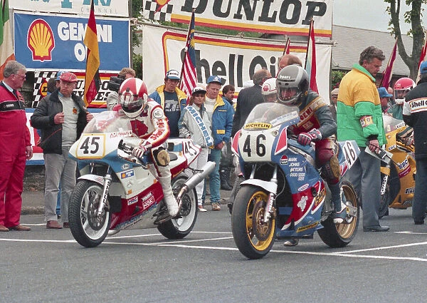 Carl Fogarty (Honda) and Howard Selby (Yamaha) 1988 Formula One TT