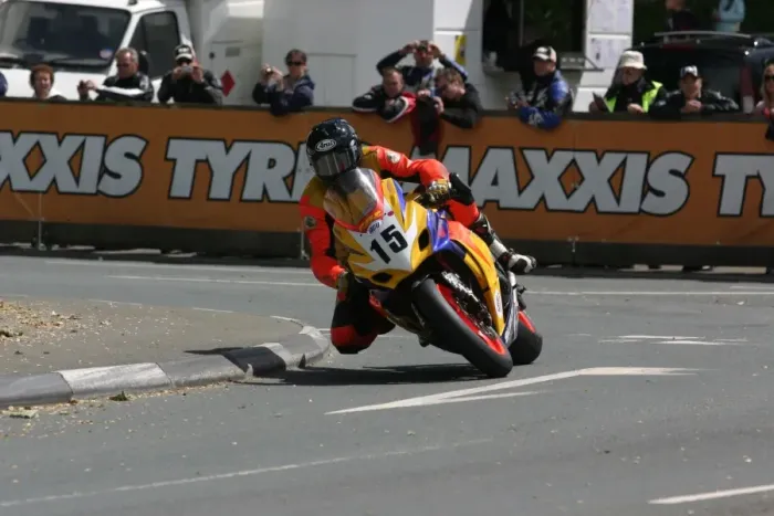 Framed Print : Carl Rennie (Suzuki) 2010 Senior TT
