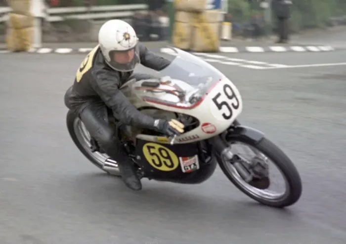 Framed Print : Carl Ward (Norton) 1971 Senior TT Framed Print : Carl Ward (Norton) 1971 Senior TT