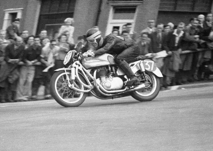 Framed Print : Charlie Salt (BSA) 1952 Senior TT Framed Print : Charlie Salt (BSA) 1952 Senior TT