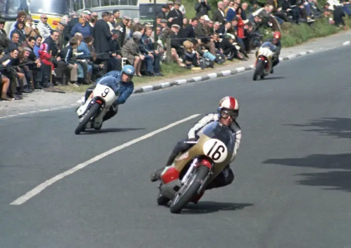 Framed Print : Chas Mortimer & Jack Findlay (Yamaha) 1971 Lightweight TT Framed Print : Chas Mortimer & Jack Findlay (Yamaha) 1971 Lightweight TT