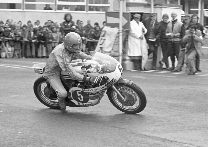 Framed Print : Chas Mortimer (Maxton Yamaha) 1974 Lightweight TT Framed Print : Chas Mortimer (Maxton Yamaha) 1974 Lightweight TT