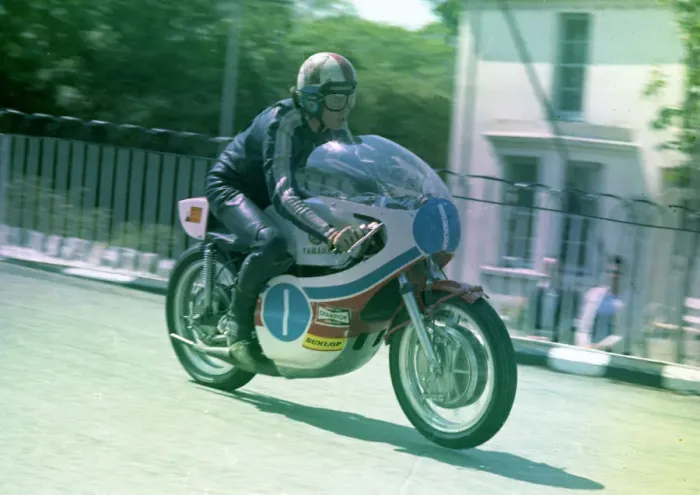 Framed Print : Chas Mortimer (Yamaha) 1972 Junior TT Framed Print : Chas Mortimer (Yamaha) 1972 Junior TT