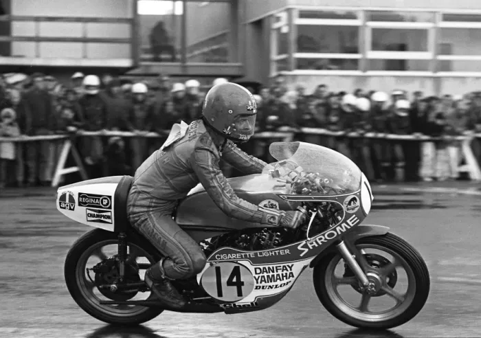 Framed Print : Chas Mortimer (Yamaha) 1975 Senior TT Framed Print : Chas Mortimer (Yamaha) 1975 Senior TT