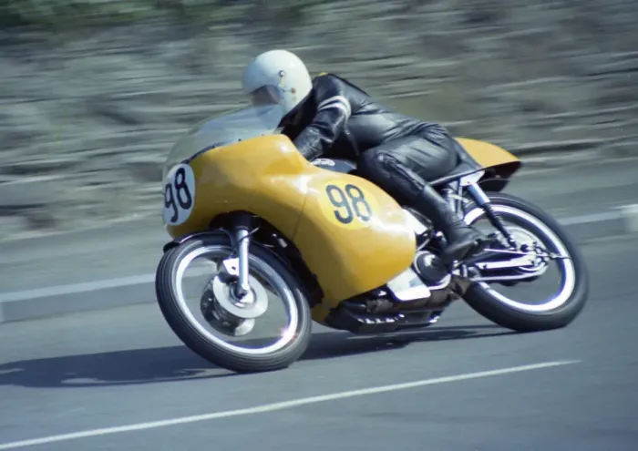 Framed Print : Chas Weild (Norton) 1973 Senior Manx Grand Prix Framed Print : Chas Weild (Norton) 1973 Senior Manx Grand Prix