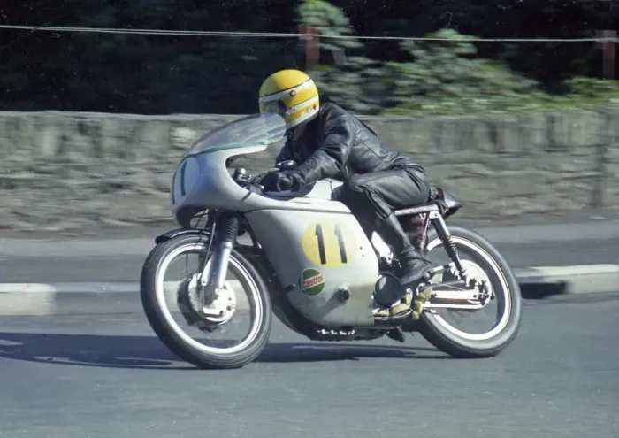 Framed Print : Chris Bond (Norton) 1972 Senior Manx Grand Prix Framed Print : Chris Bond (Norton) 1972 Senior Manx Grand Prix