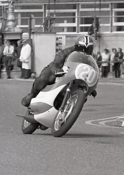 Chris Burton (Yamaha) 1973 Junior Manx Grand Prix