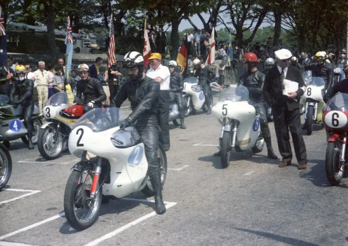 Framed Print : Chris Conn (Norton) 1967 Junior TT Framed Print : Chris Conn (Norton) 1967 Junior TT