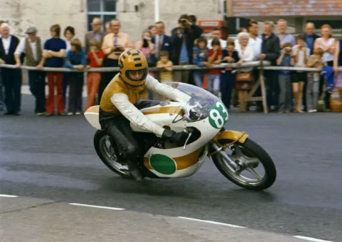 Framed Print : Chris Curtis (Yamaha) 1975 Lightweight Manx Grand Prix Framed Print : Chris Curtis (Yamaha) 1975 Lightweight Manx Grand Prix