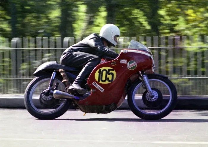 Framed Print : Chris East (Matchless) 1972 Senior Manx Grand Prix Framed Print : Chris East (Matchless) 1972 Senior Manx Grand Prix