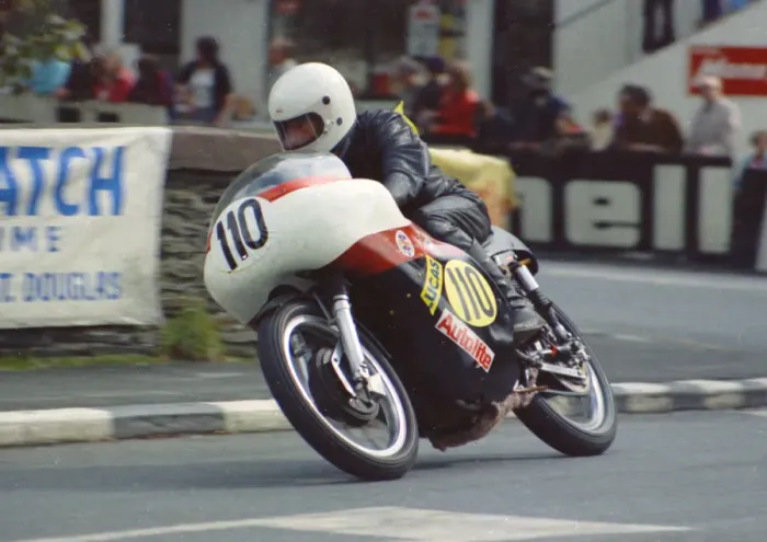 Framed Print : Chris East (Matchless) 1974 Senior Manx Grand Prix Framed Print : Chris East (Matchless) 1974 Senior Manx Grand Prix