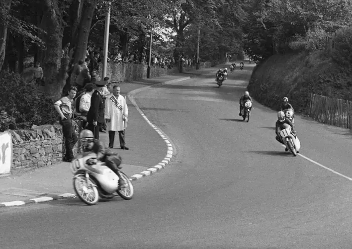 Framed Print : Chris Goosen (Derbi) and Trevor Fearns (Honda) 1967 50cc TT Framed Print : Chris Goosen (Derbi) and Trevor Fearns (Honda) 1967 50cc TT