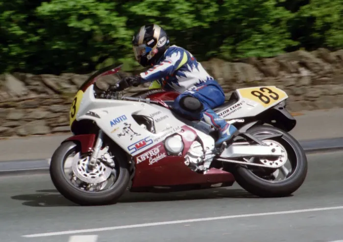 Framed Print : Chris Harris (Yamaha) 1995 Senior TT Framed Print : Chris Harris (Yamaha) 1995 Senior TT