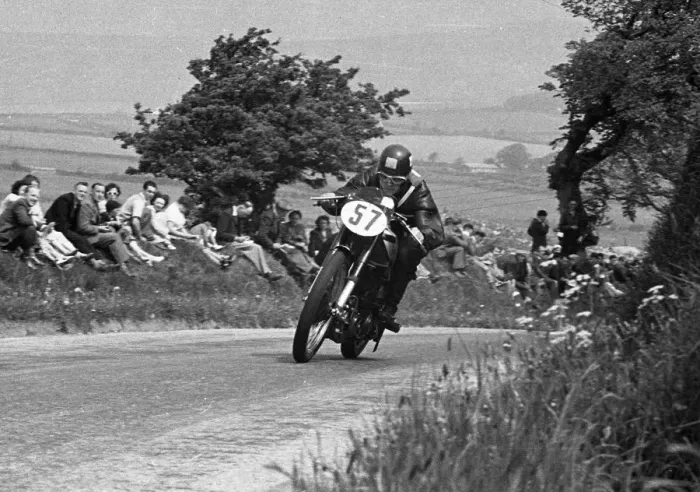 Framed Print : Chris Horn (Norton) 1951 Junior TT Framed Print : Chris Horn (Norton) 1951 Junior TT