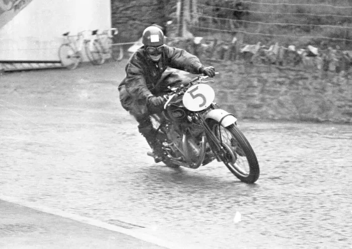 Framed Print : Chris Horn (Vincent) 1949 1000 Clubman TT Framed Print : Chris Horn (Vincent) 1949 1000 Clubman TT