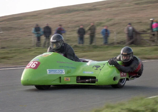 Chris Lawrance & Richard Lawrance (Derbyshire Yamaha) 1996 Sidecar TT