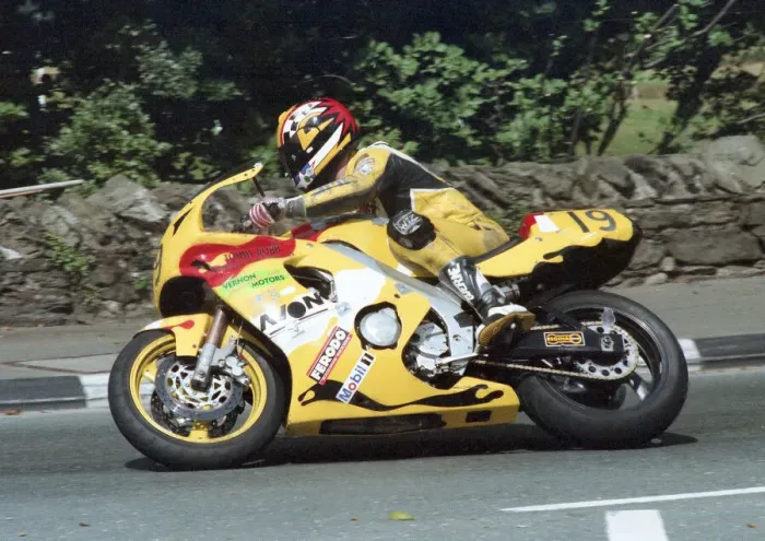 Framed Print : Chris Lewis (Yamaha) 1996 Senior Manx Grand Prix Framed Print : Chris Lewis (Yamaha) 1996 Senior Manx Grand Prix