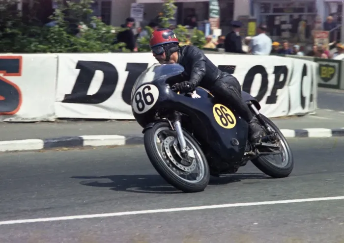 Framed Print : Chris Neve (Matchless) 1967 Senior TT Framed Print : Chris Neve (Matchless) 1967 Senior TT