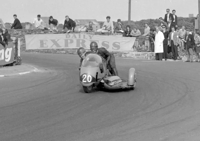 Framed Print : Chris Vincent & Keith Scott (BSA) 1963 Southern 100 Framed Print : Chris Vincent & Keith Scott (BSA) 1963 Southern 100