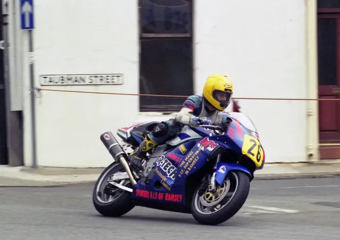 Framed Print : Chris Wedgwood (Suzuki) 1999 Newcomers Manx Grand Prix Framed Print : Chris Wedgwood (Suzuki) 1999 Newcomers Manx Grand Prix
