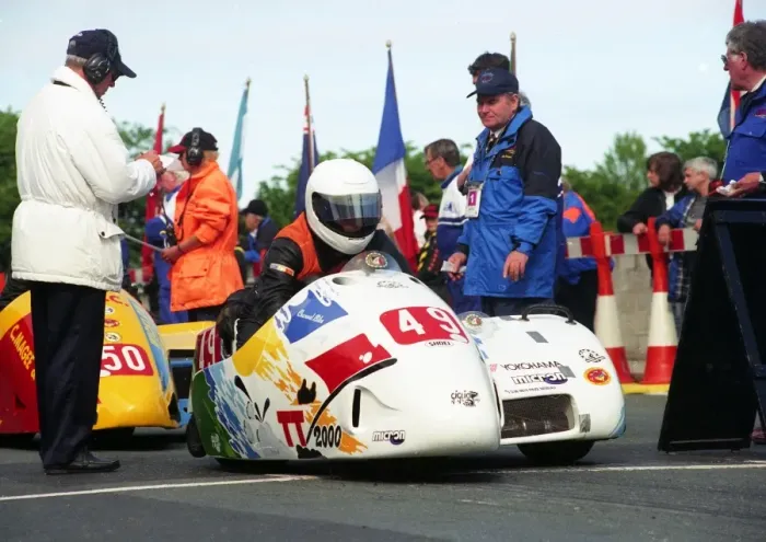 Framed Print : Claude Montagnier & Gerard Midrouet (Kawasaki Windle) 2000 Sidecar TT Framed Print : Claude Montagnier & Gerard Midrouet (Kawasaki Windle) 2000 Sidecar TT